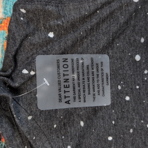 Like Love Gray T-shirt With White Paint Splatter Design NWT Large - Picture 4 of 6